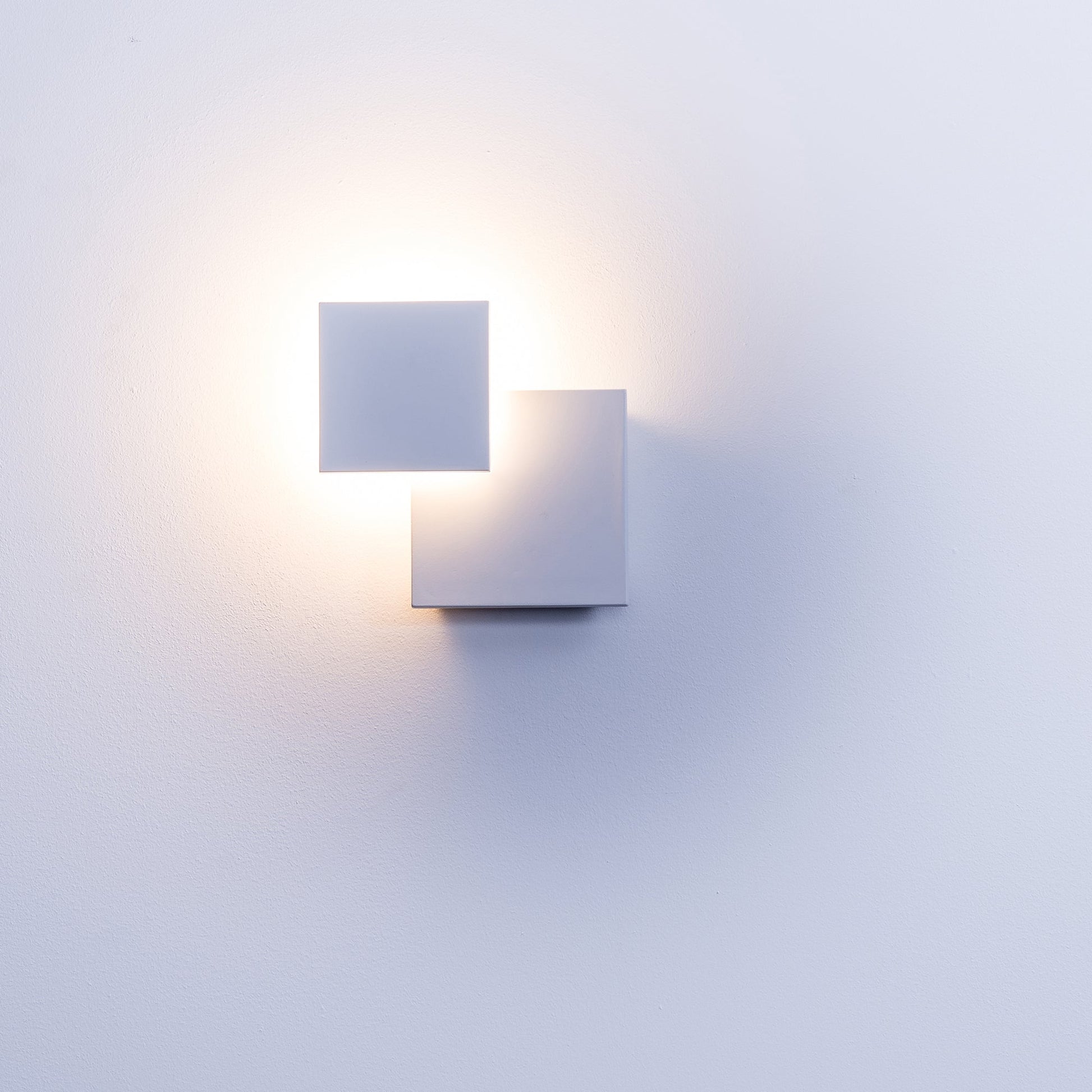 HV3667T-WHT - Pivot Havit Clearance White – Light Wall Square LED